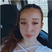 Sono una studentessa del liceo di scienze umane e nella materia che propongo ho ottimi voti. (Italiano comprende: grammatica, letteratura, epica e promesso sposi)